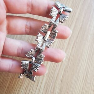 Vintage Trifari silver tone flower link bracelet